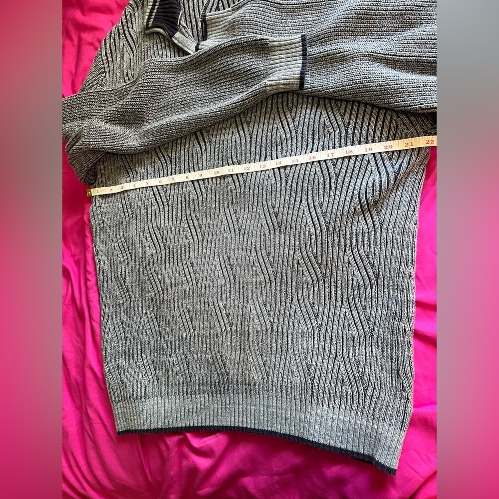 #24 Tommy Bahama sweater - Picture 5 of 9